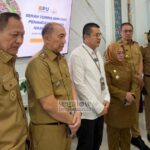 ALI DUHARI PIMPIN SERAH TERIMA IJD 2023, 8 PAKET JALAN DIHIBAHKAN KE DAERAH 