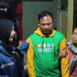 Wali Kota Eva Dwiana Temui Keluarga Korban Banjir Garuntang di Tengah Hujan Deras