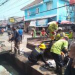 Meski Hari Libur, Satgas Gabungan Bersihkan Drainase di Bandar Lampung Cegah Banjir