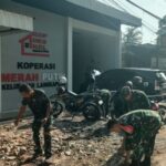 Babinsa Langkapura Sertu Rikman Pimpin Karya Bakti, Koramil 410-05/TKP Bersihkan KDKMP Bandar Lampung