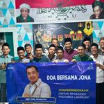Ade Jona Salurkan Sedekah ke Masjid Nurul Iman dan TPA Pelangi 24 Tejoagung