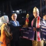 Ribuan Warga Padati Malam Penobatan Muli Mekhanai Lampung Barat 2026, Parosil: Jadilah Duta Budaya dan Pariwisata