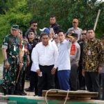 Didampingi Wagub Jihan, Wapres Gibran Pantau Progres Pembangunan Jembatan Way Bungur